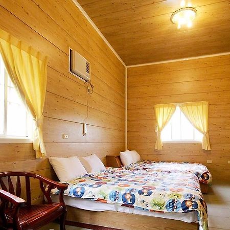 Bed and Breakfast Sun Moon Lake Wild Flower à Yuchi Extérieur photo