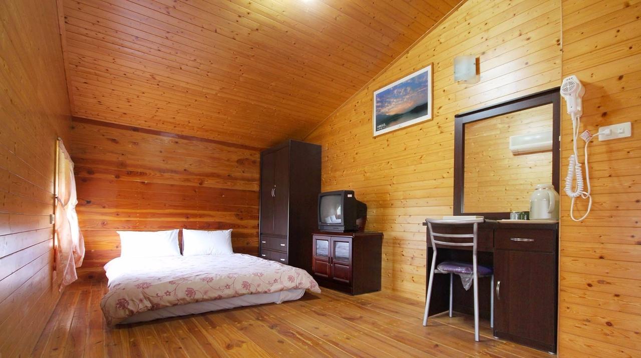 Bed and Breakfast Sun Moon Lake Wild Flower à Yuchi Extérieur photo